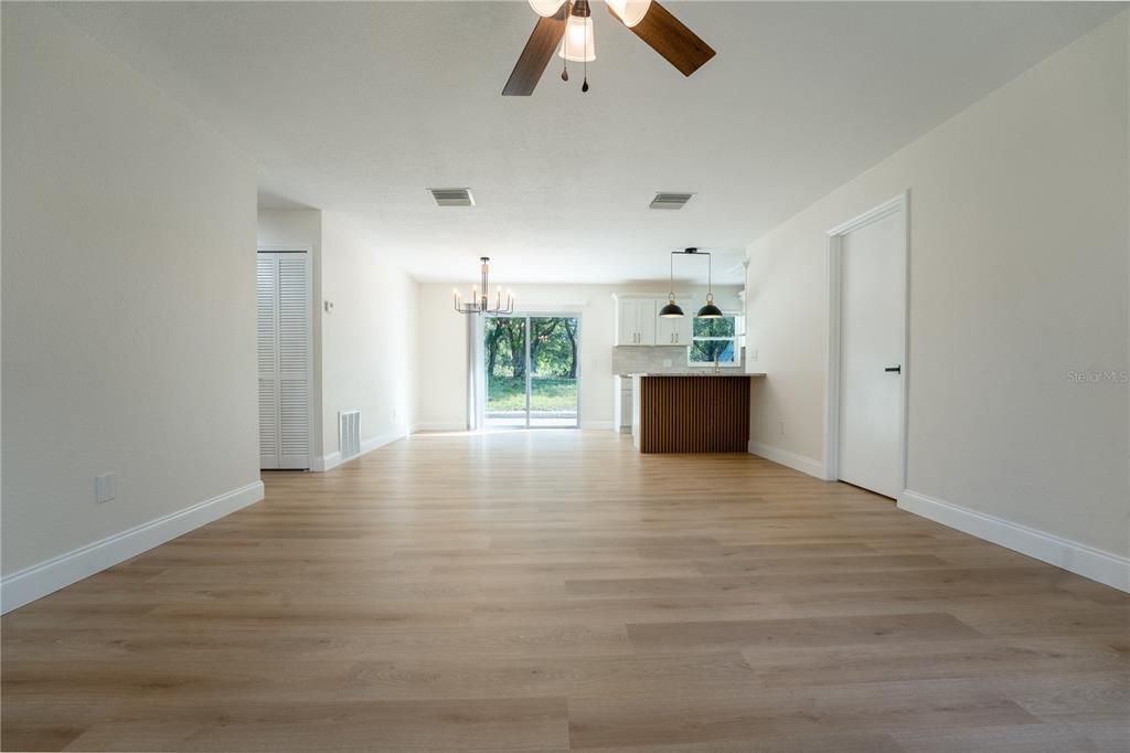 待售: $290,000 (3 贝兹, 2 浴室, 1176 平方英尺)