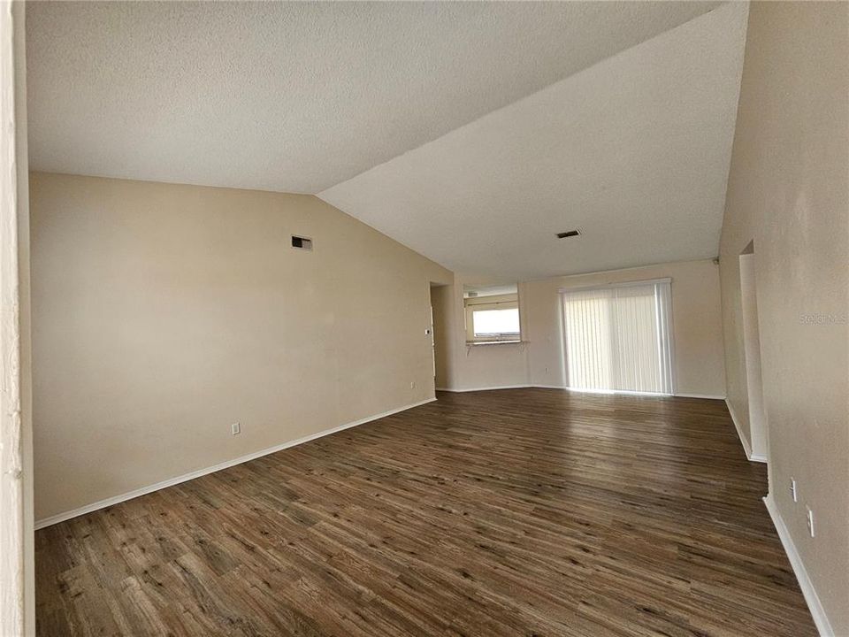 出租: $1,700 (3 贝兹, 2 浴室, 1244 平方英尺)