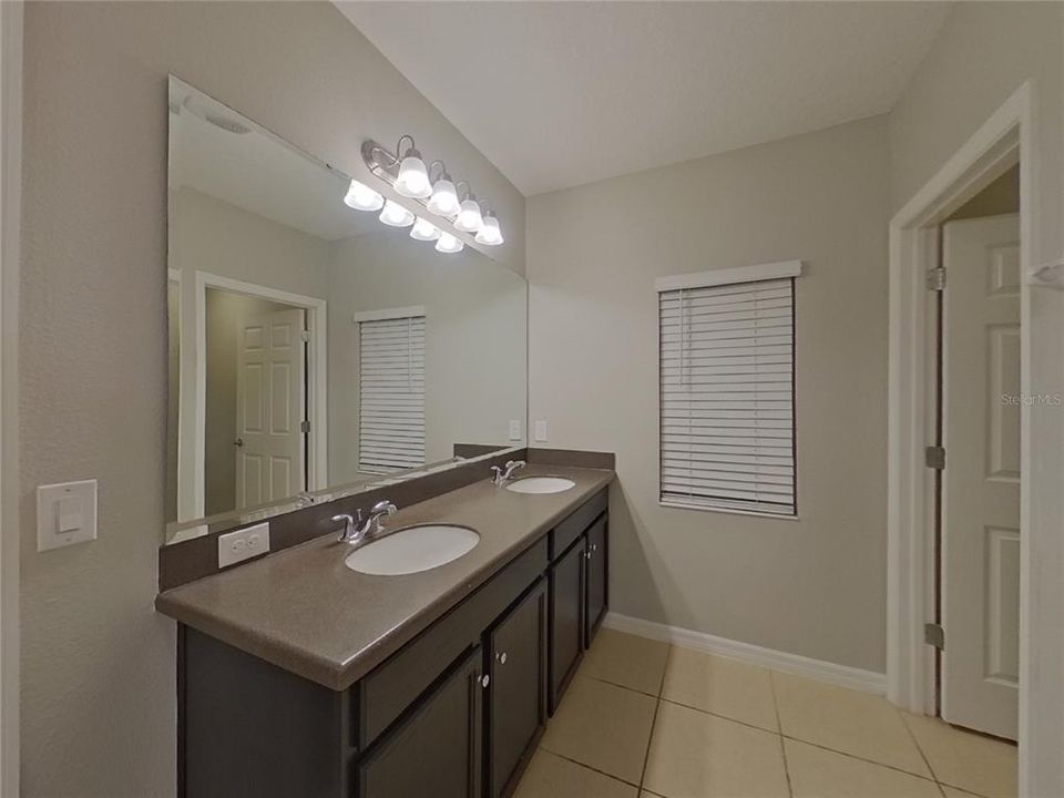 For Rent: $2,589 (4 beds, 3 baths, 2542 Square Feet)