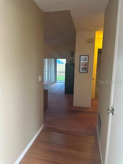 待售: $310,000 (2 贝兹, 2 浴室, 1120 平方英尺)