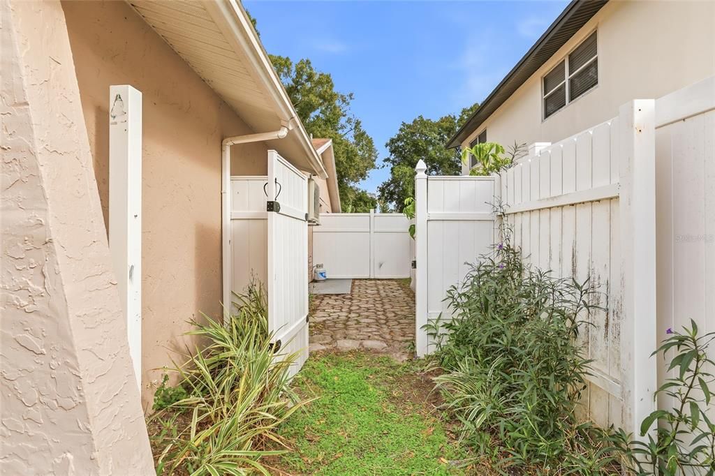 En Venta: $520,000 (5 camas, 3 baños, 1908 Pies cuadrados)