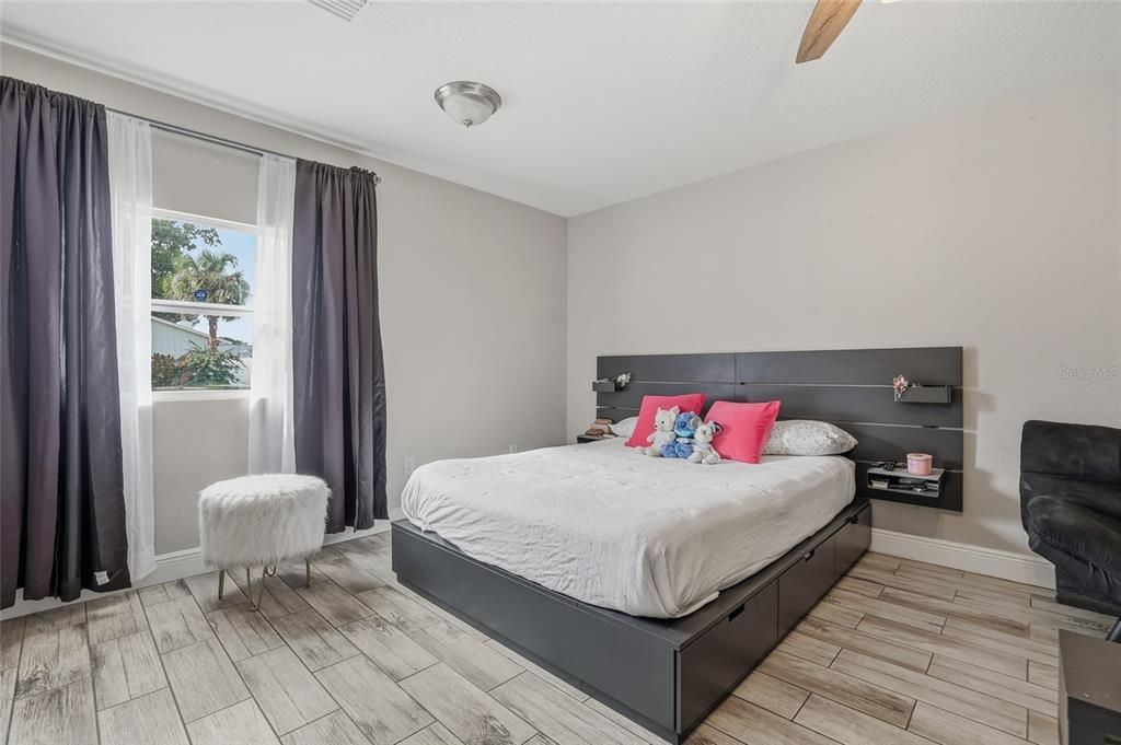 En Venta: $520,000 (5 camas, 3 baños, 1908 Pies cuadrados)