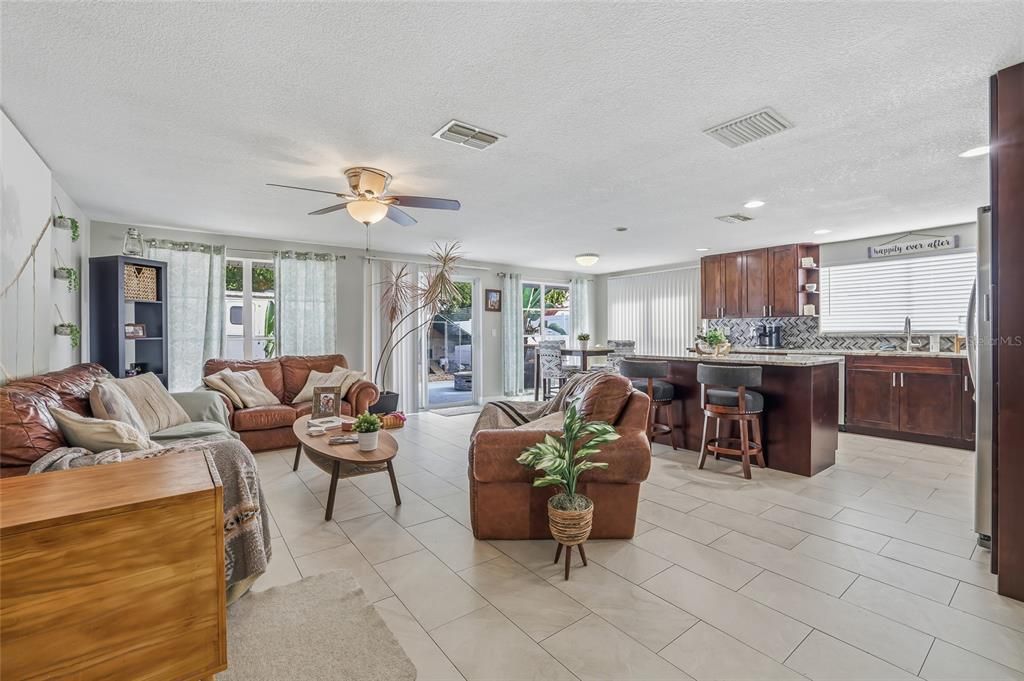 En Venta: $520,000 (5 camas, 3 baños, 1908 Pies cuadrados)