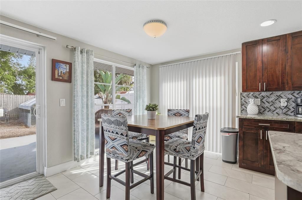 En Venta: $520,000 (5 camas, 3 baños, 1908 Pies cuadrados)