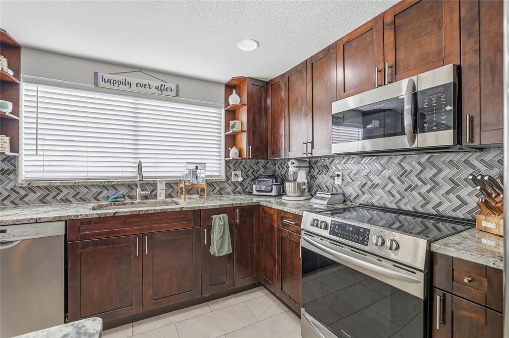 En Venta: $520,000 (5 camas, 3 baños, 1908 Pies cuadrados)