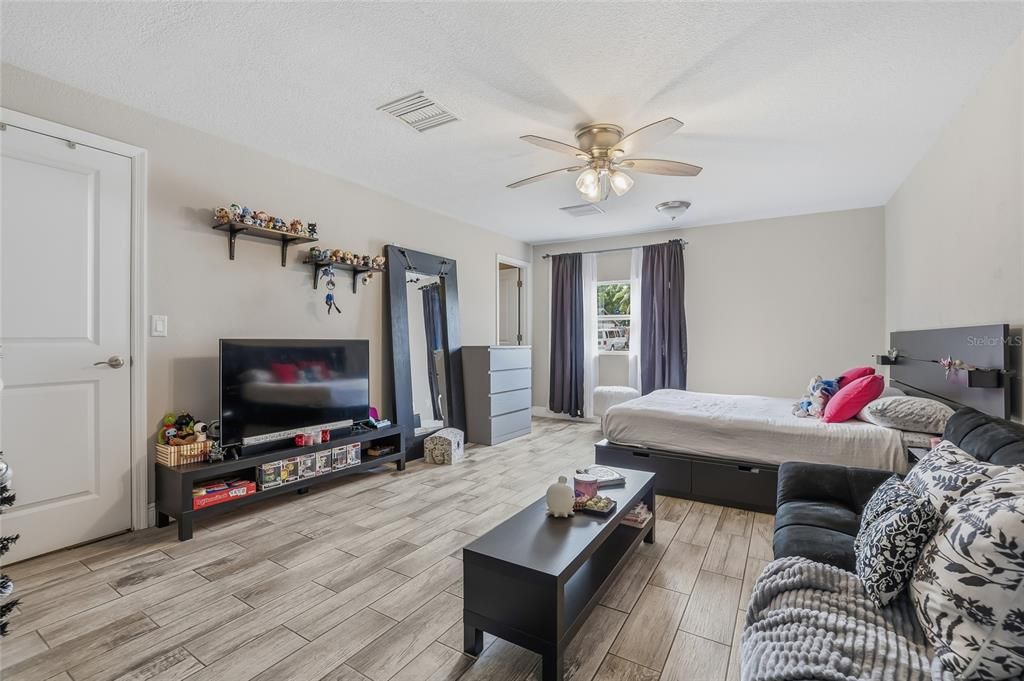 En Venta: $520,000 (5 camas, 3 baños, 1908 Pies cuadrados)