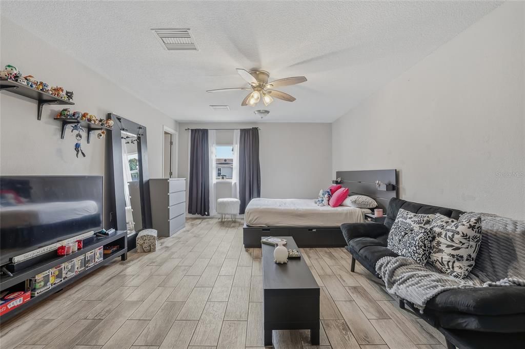 En Venta: $520,000 (5 camas, 3 baños, 1908 Pies cuadrados)