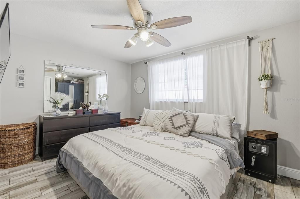 En Venta: $520,000 (5 camas, 3 baños, 1908 Pies cuadrados)