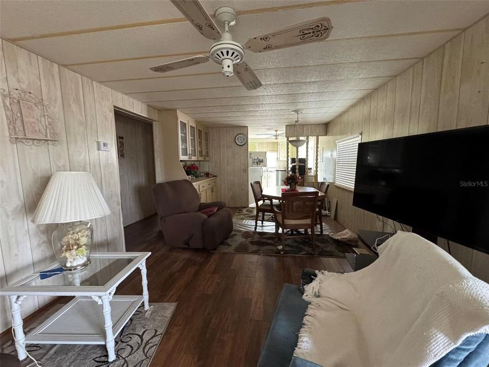 For Sale: $49,900 (2 beds, 2 baths, 864 Square Feet)