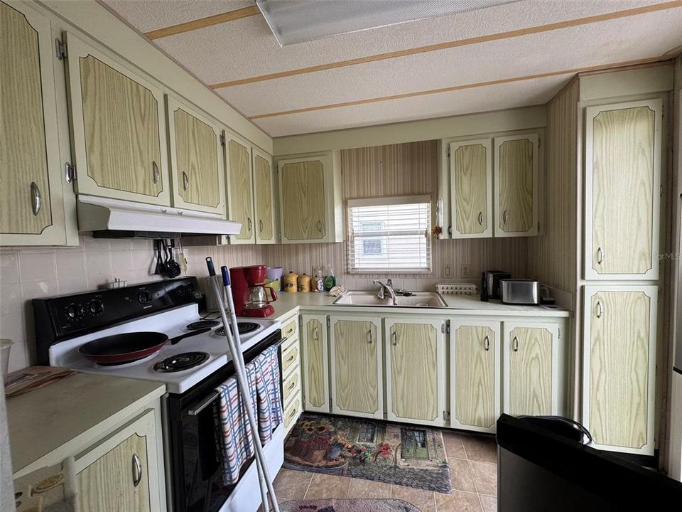 For Sale: $49,900 (2 beds, 2 baths, 864 Square Feet)