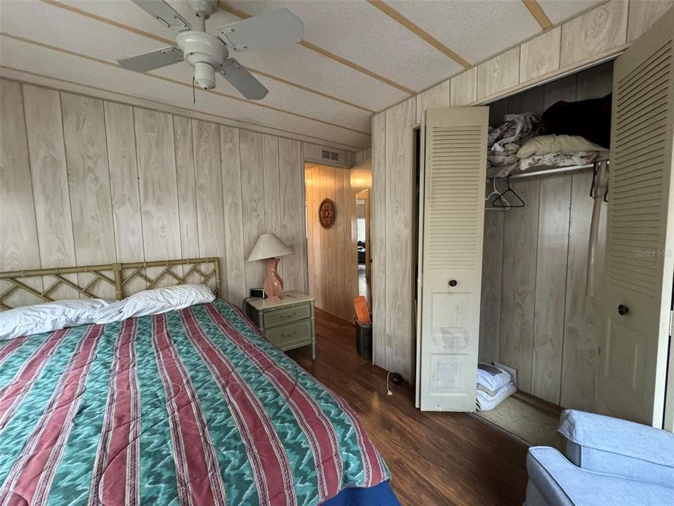 For Sale: $49,900 (2 beds, 2 baths, 864 Square Feet)