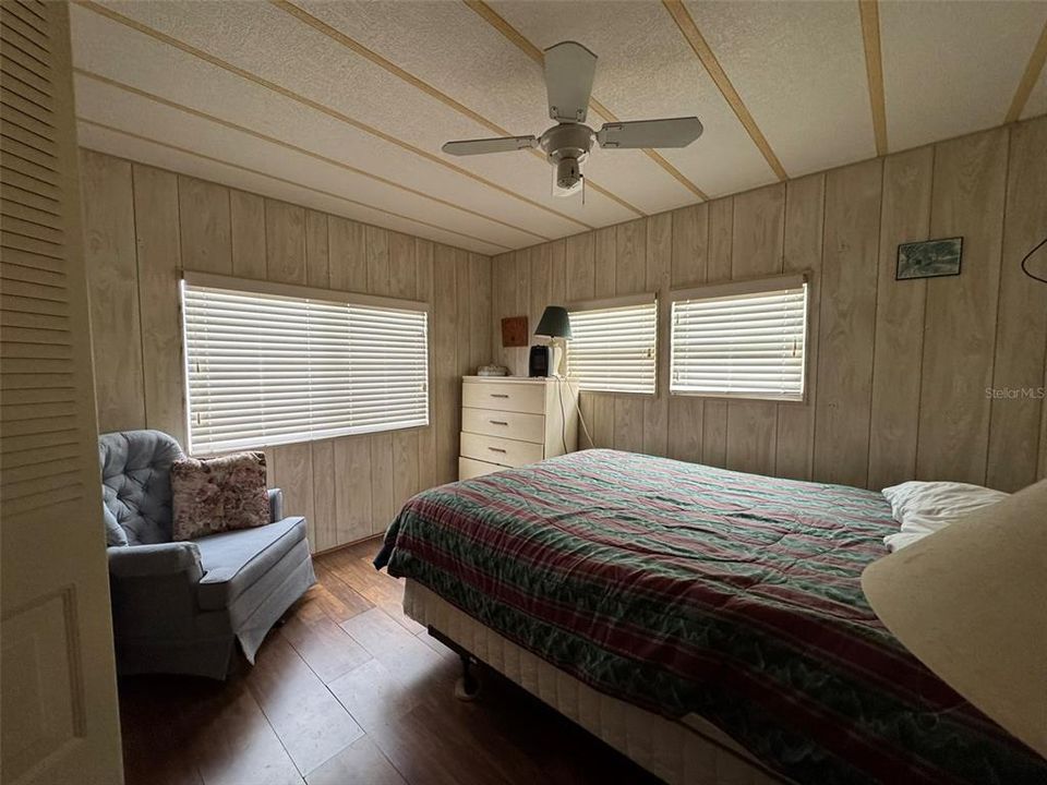 For Sale: $49,900 (2 beds, 2 baths, 864 Square Feet)