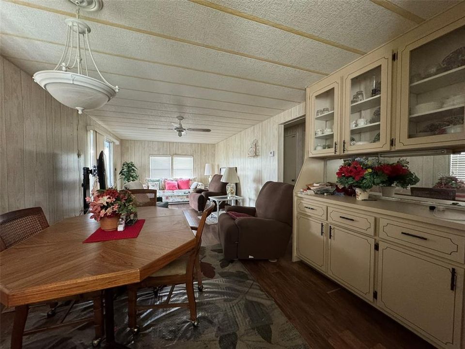 For Sale: $49,900 (2 beds, 2 baths, 864 Square Feet)