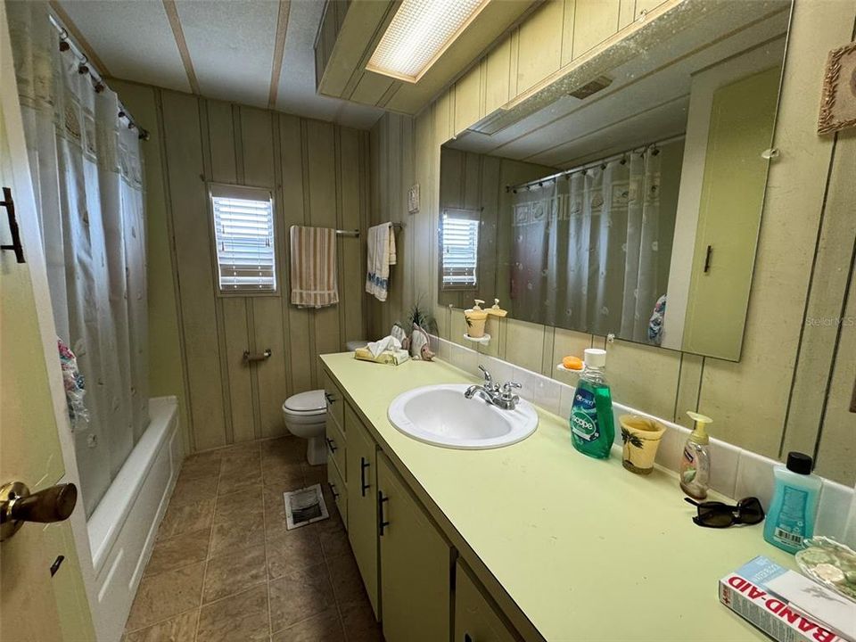 For Sale: $49,900 (2 beds, 2 baths, 864 Square Feet)