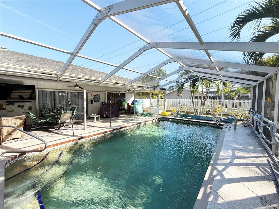 For Sale: $468,000 (3 beds, 2 baths, 1996 Square Feet)