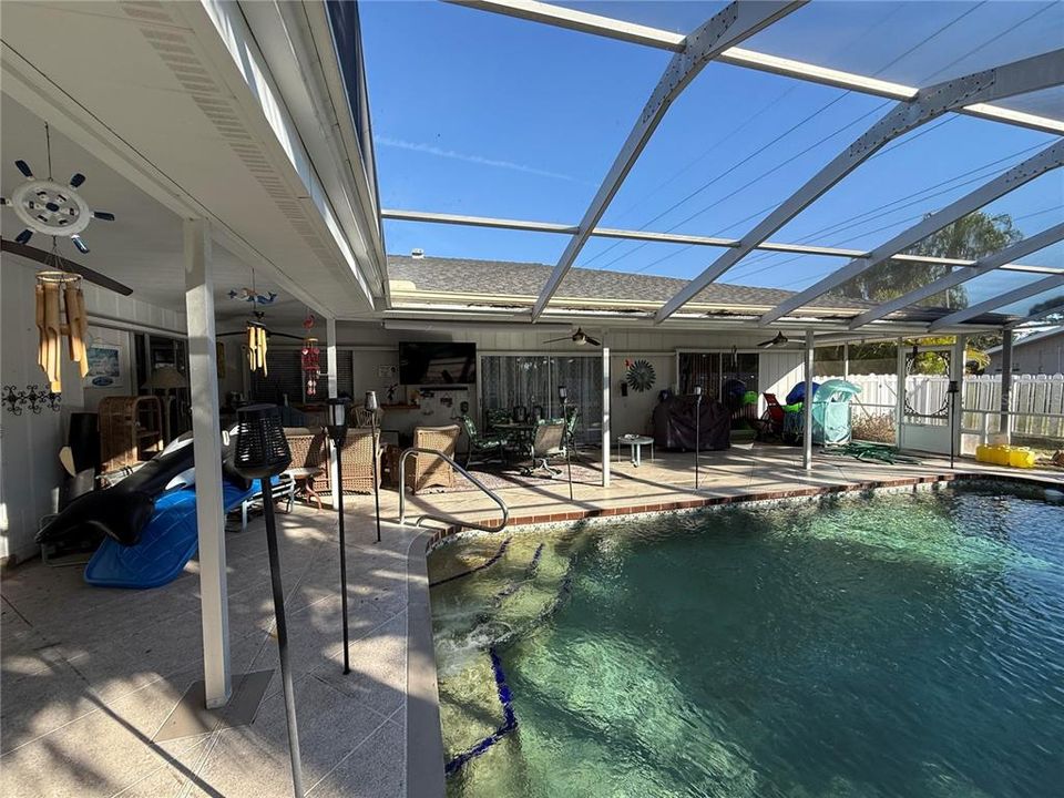 For Sale: $468,000 (3 beds, 2 baths, 1996 Square Feet)