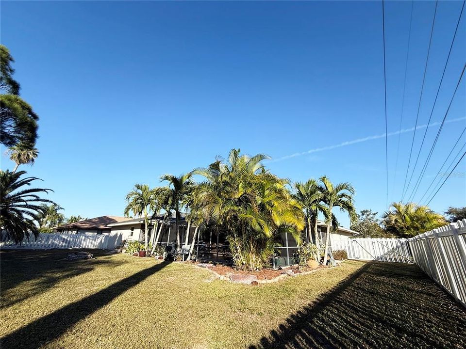 For Sale: $468,000 (3 beds, 2 baths, 1996 Square Feet)