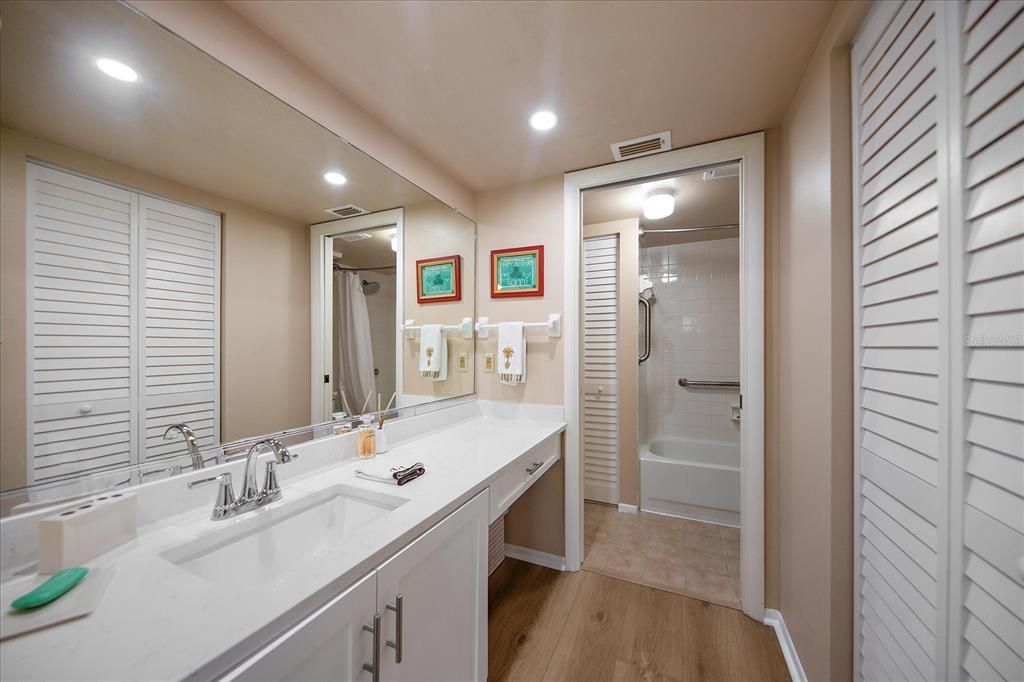 На продажу: $229,000 (1 спален, 1 ванн, 950 Квадратных фут)