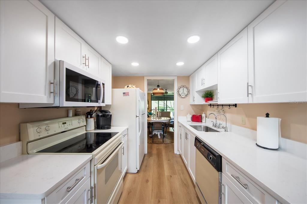 На продажу: $229,000 (1 спален, 1 ванн, 950 Квадратных фут)