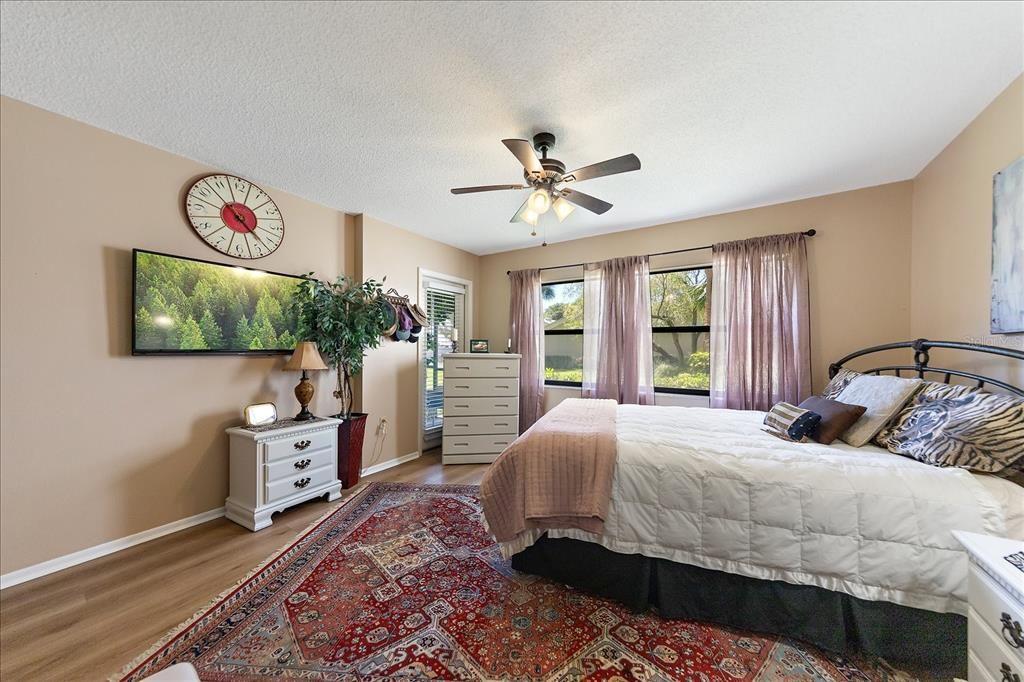 На продажу: $229,000 (1 спален, 1 ванн, 950 Квадратных фут)