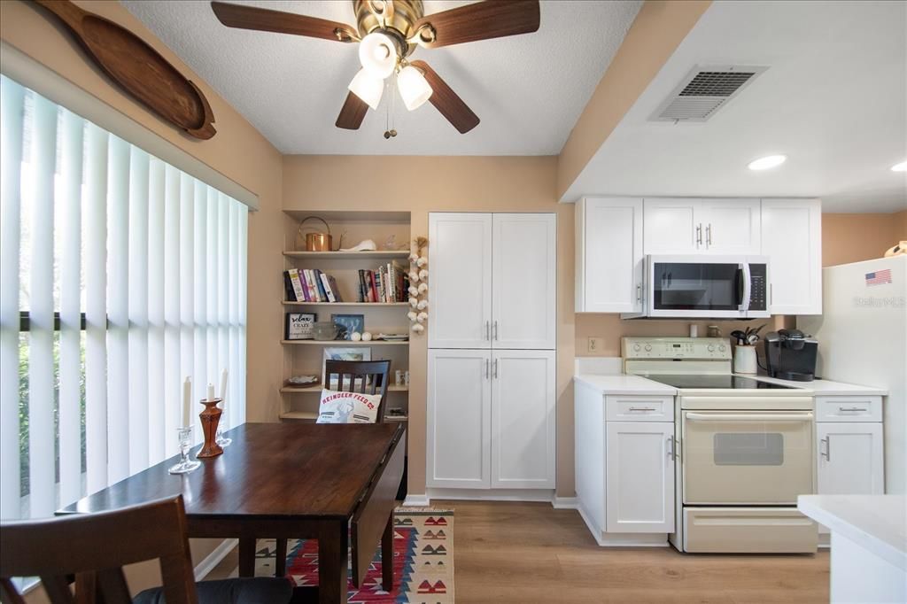 На продажу: $229,000 (1 спален, 1 ванн, 950 Квадратных фут)