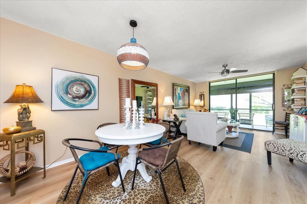 На продажу: $229,000 (1 спален, 1 ванн, 950 Квадратных фут)