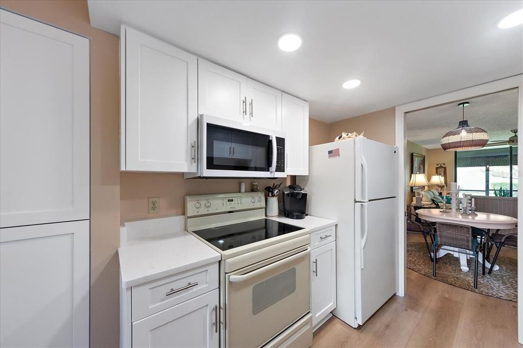 На продажу: $229,000 (1 спален, 1 ванн, 950 Квадратных фут)