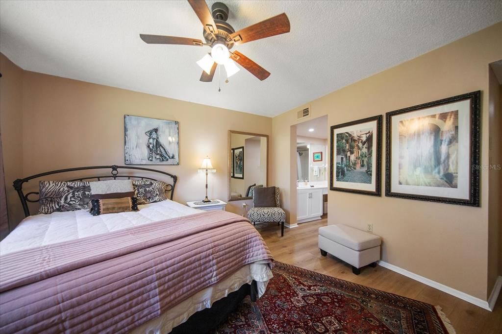 На продажу: $229,000 (1 спален, 1 ванн, 950 Квадратных фут)