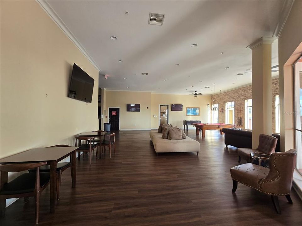 For Rent: $1,490 (1 beds, 1 baths, 672 Square Feet)