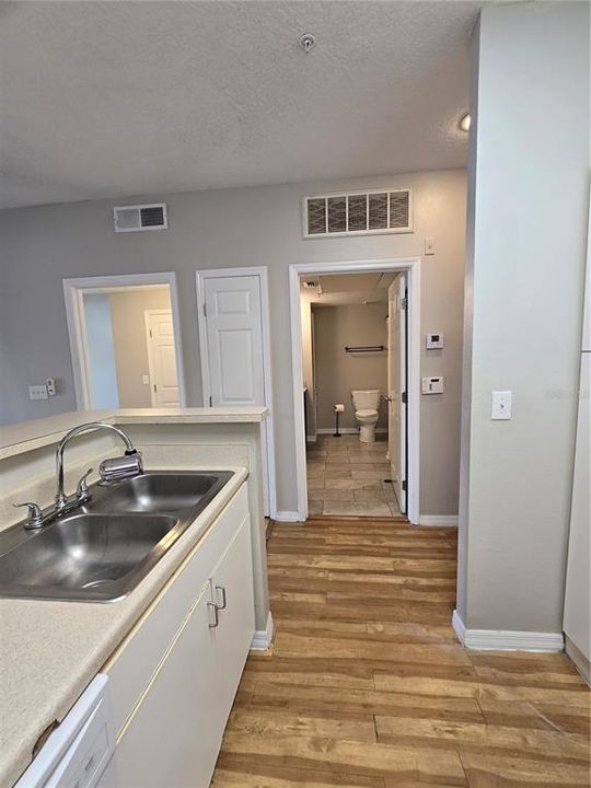 For Rent: $1,490 (1 beds, 1 baths, 672 Square Feet)