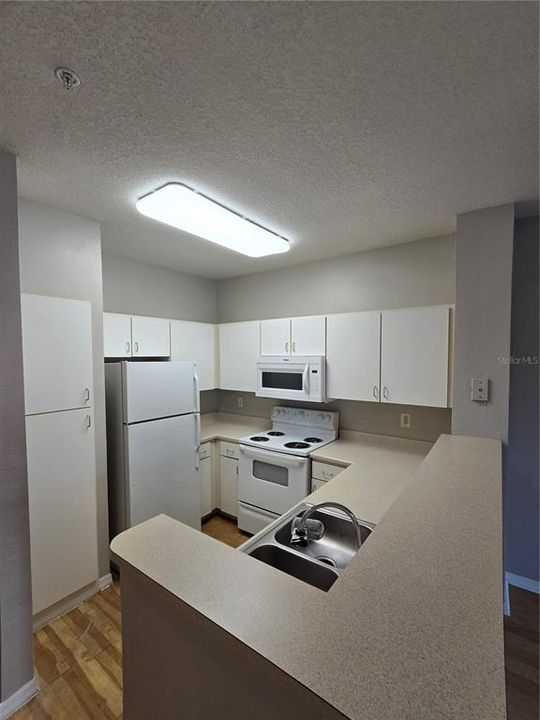 For Rent: $1,490 (1 beds, 1 baths, 672 Square Feet)