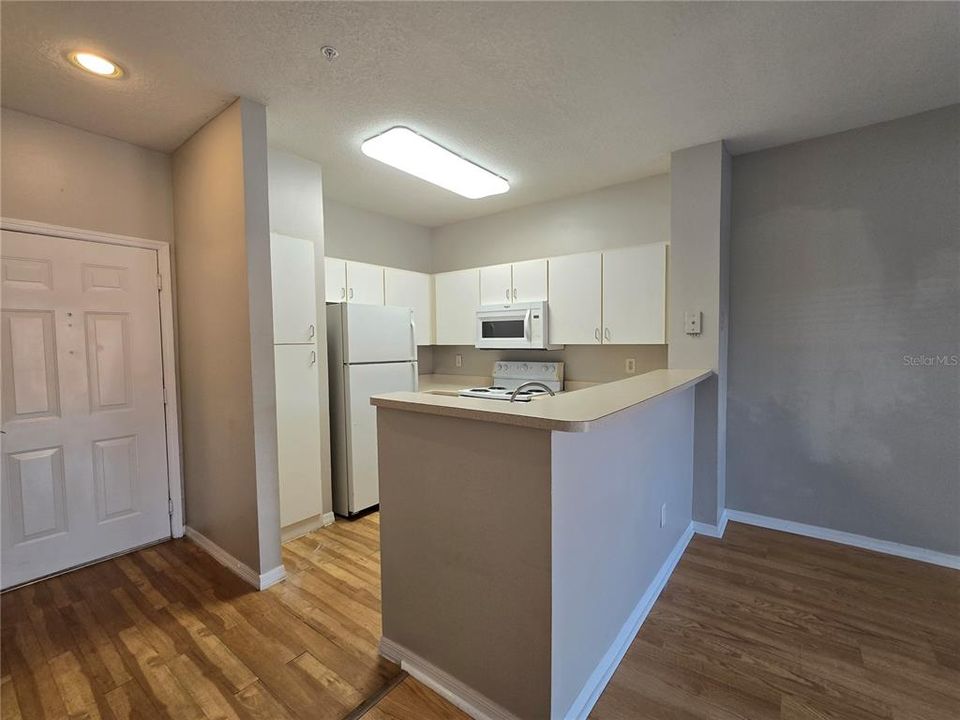 For Rent: $1,490 (1 beds, 1 baths, 672 Square Feet)