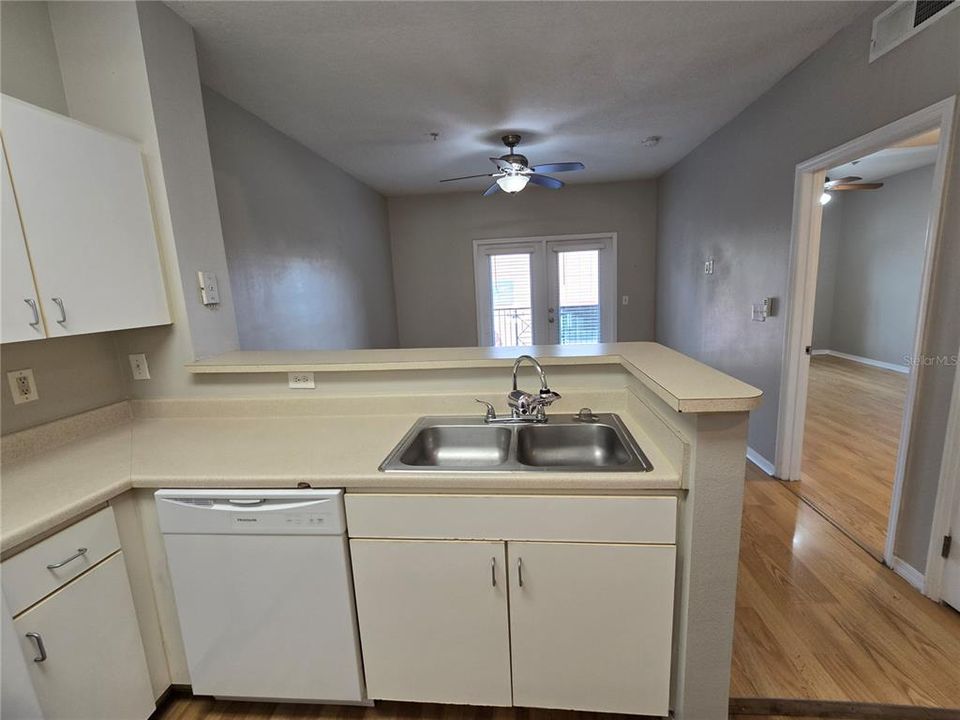 For Rent: $1,490 (1 beds, 1 baths, 672 Square Feet)