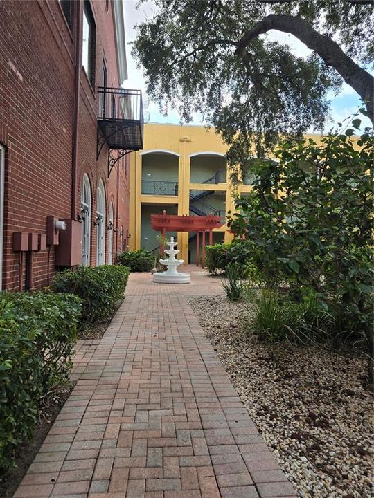 For Rent: $1,490 (1 beds, 1 baths, 672 Square Feet)