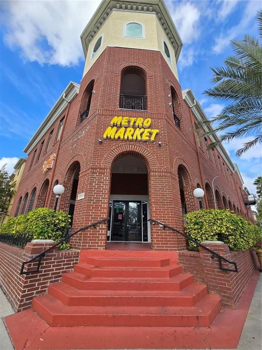 For Rent: $1,490 (1 beds, 1 baths, 672 Square Feet)