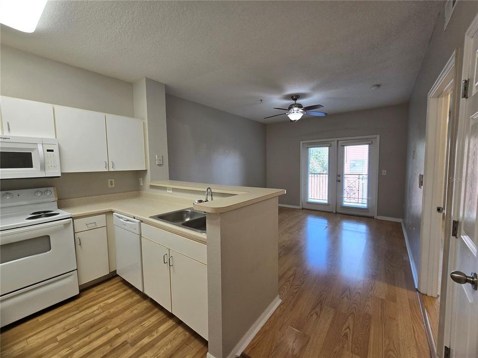 For Rent: $1,490 (1 beds, 1 baths, 672 Square Feet)