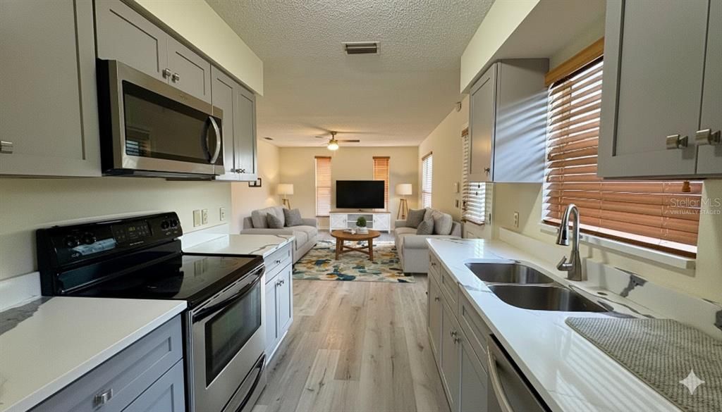 待售: $240,000 (2 贝兹, 2 浴室, 1120 平方英尺)