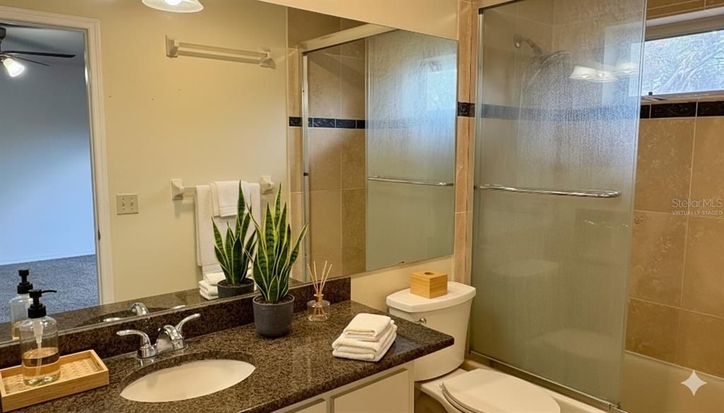 待售: $240,000 (2 贝兹, 2 浴室, 1120 平方英尺)