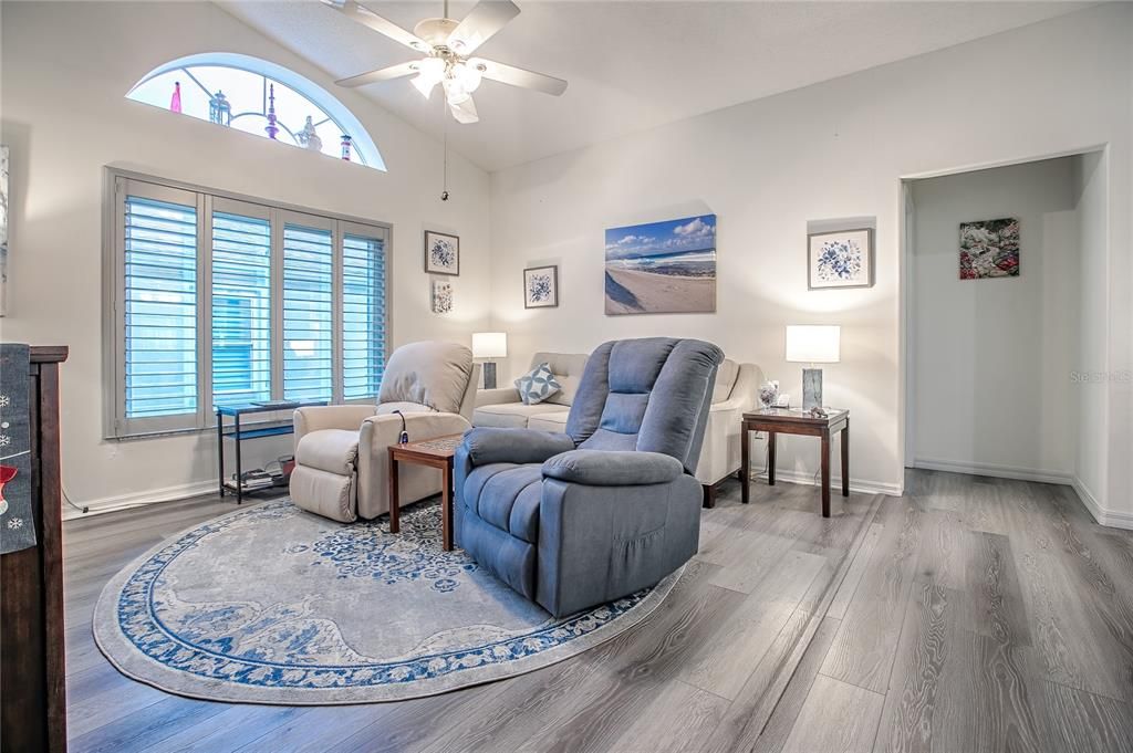 На продажу: $385,000 (3 спален, 2 ванн, 2162 Квадратных фут)