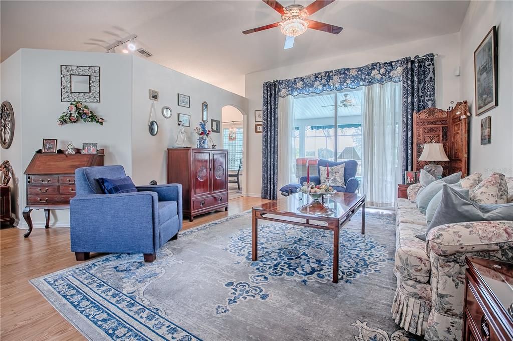 На продажу: $385,000 (3 спален, 2 ванн, 2162 Квадратных фут)