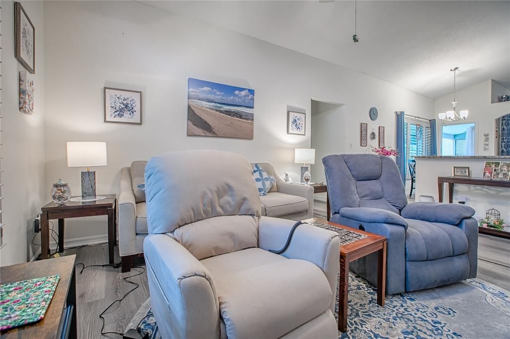 На продажу: $385,000 (3 спален, 2 ванн, 2162 Квадратных фут)