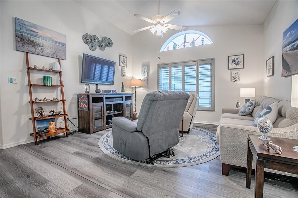 На продажу: $385,000 (3 спален, 2 ванн, 2162 Квадратных фут)