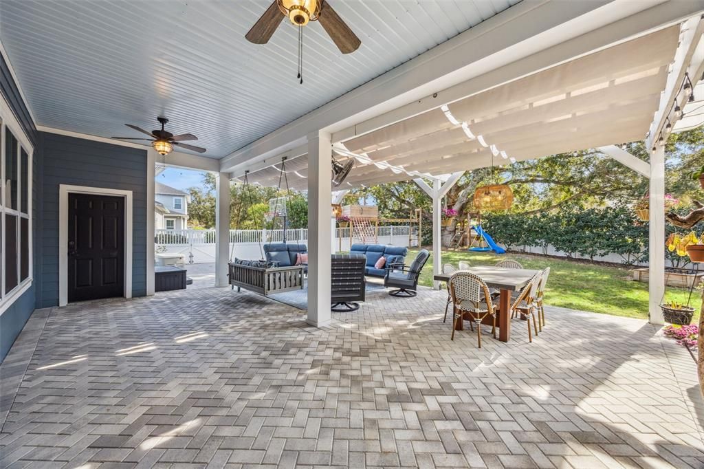 待售: $940,000 (4 贝兹, 3 浴室, 2677 平方英尺)