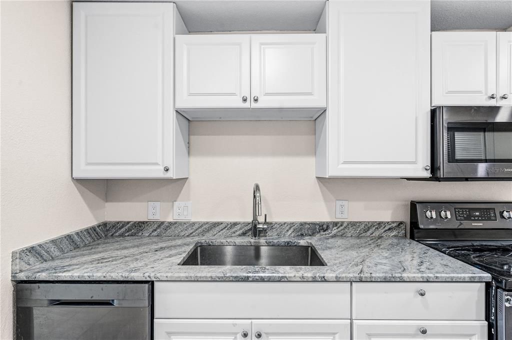 На продажу: $439,000 (3 спален, 2 ванн, 1875 Квадратных фут)