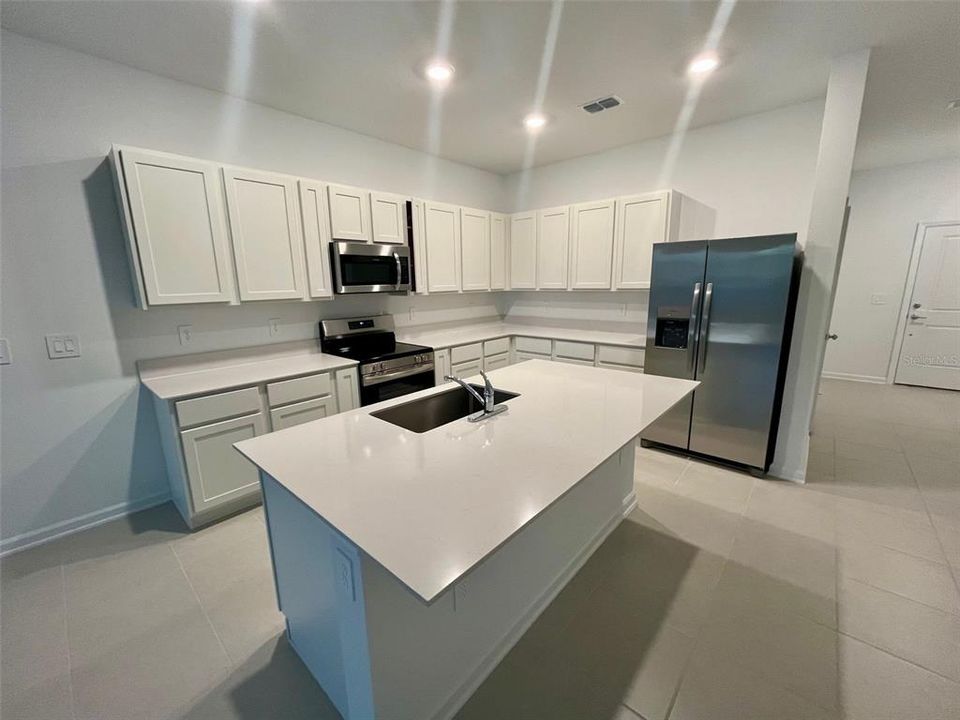 For Rent: $1,800 (3 beds, 2 baths, 1787 Square Feet)