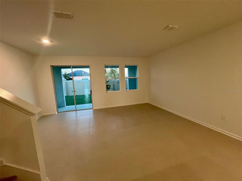 For Rent: $1,800 (3 beds, 2 baths, 1787 Square Feet)