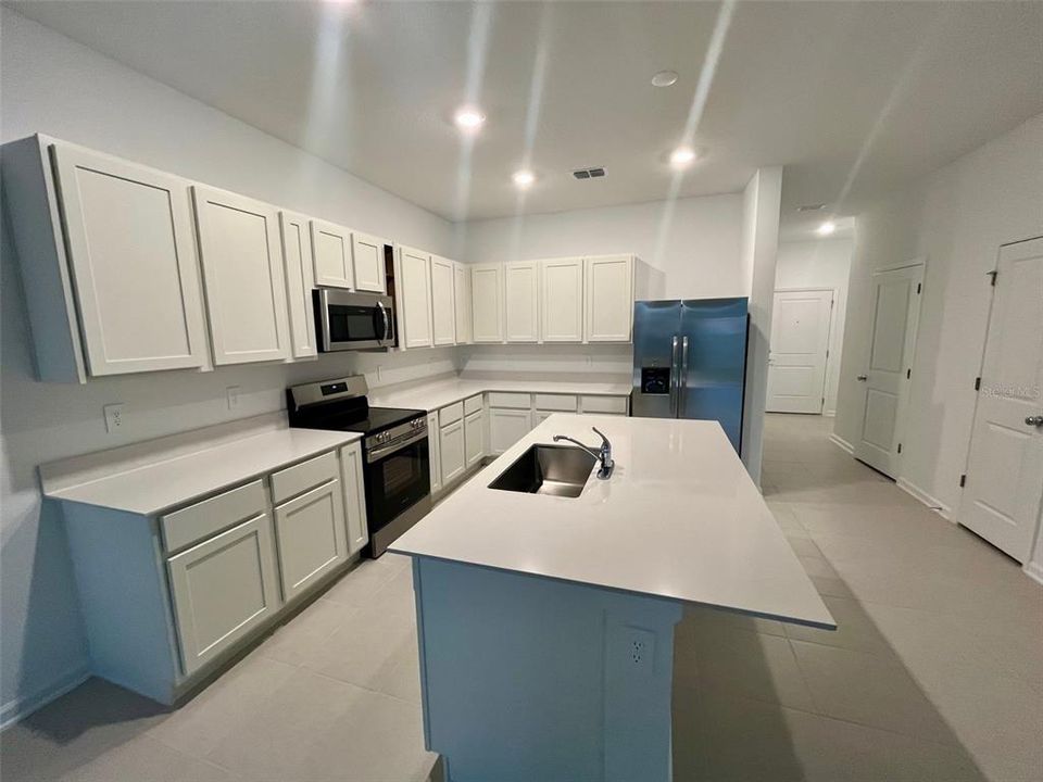 For Rent: $1,800 (3 beds, 2 baths, 1787 Square Feet)