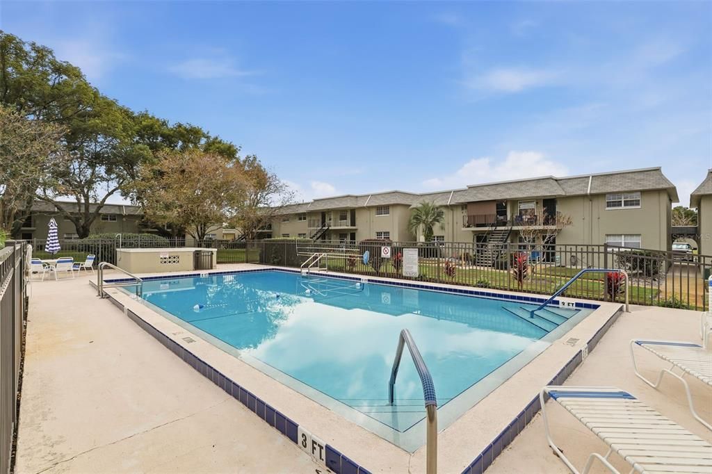 На продажу: $170,000 (2 спален, 1 ванн, 920 Квадратных фут)