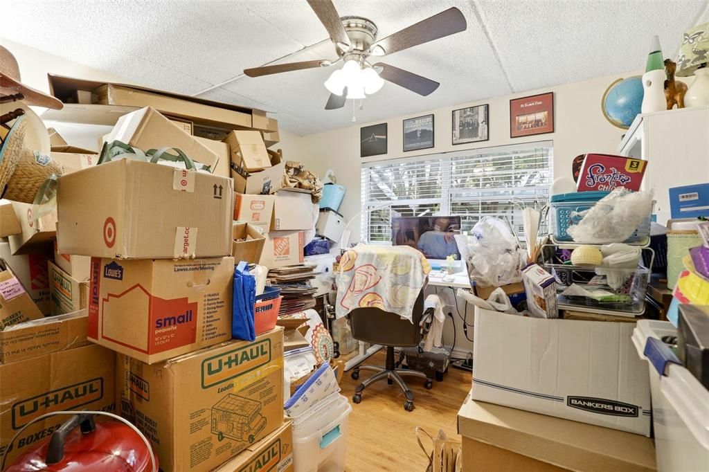 На продажу: $170,000 (2 спален, 1 ванн, 920 Квадратных фут)