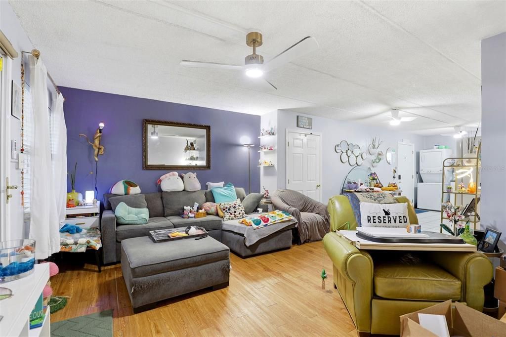 На продажу: $170,000 (2 спален, 1 ванн, 920 Квадратных фут)